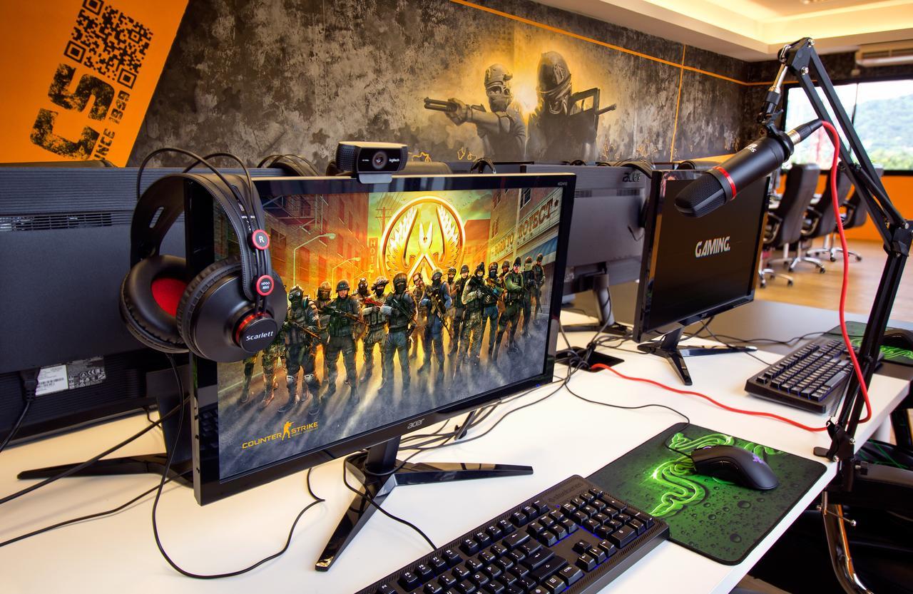Gamers Paradise Hotel Csalong Kültér fotó
