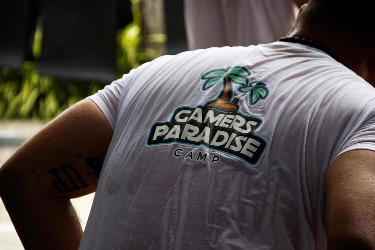 Gamers Paradise Hotel Csalong Kültér fotó