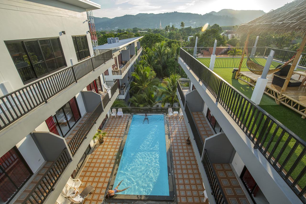 Gamers Paradise Hotel Csalong Kültér fotó