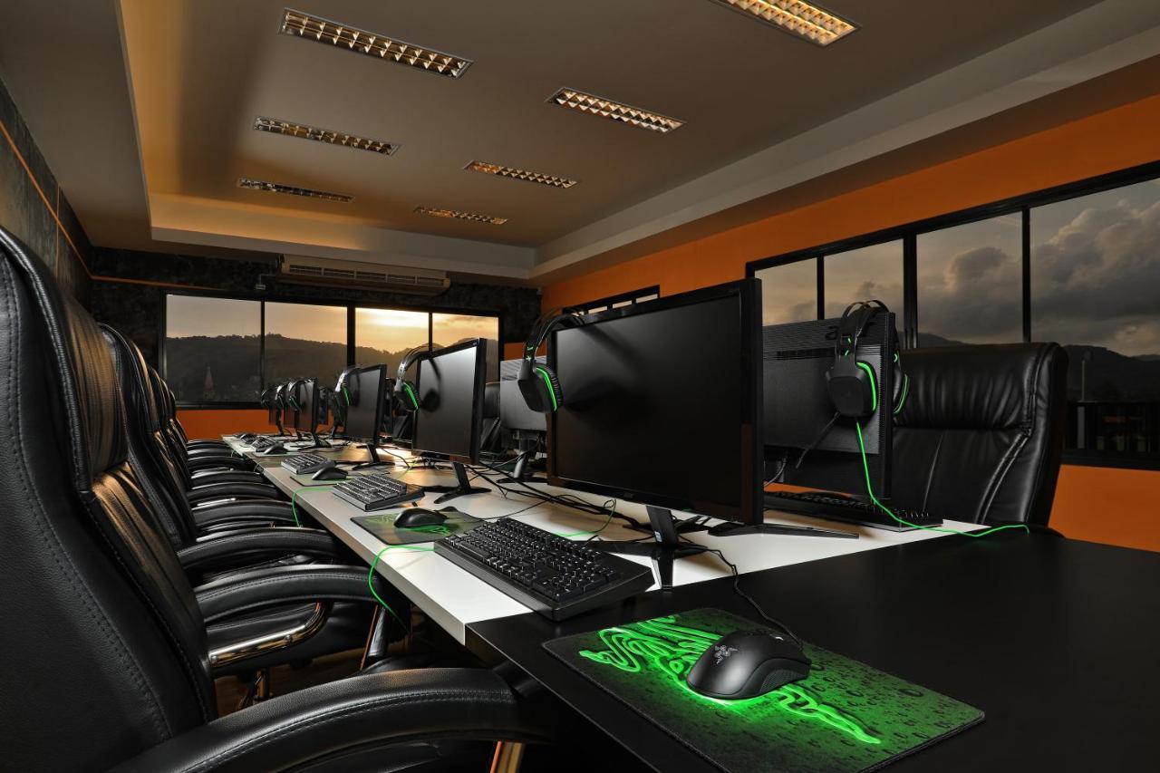Gamers Paradise Hotel Csalong Kültér fotó