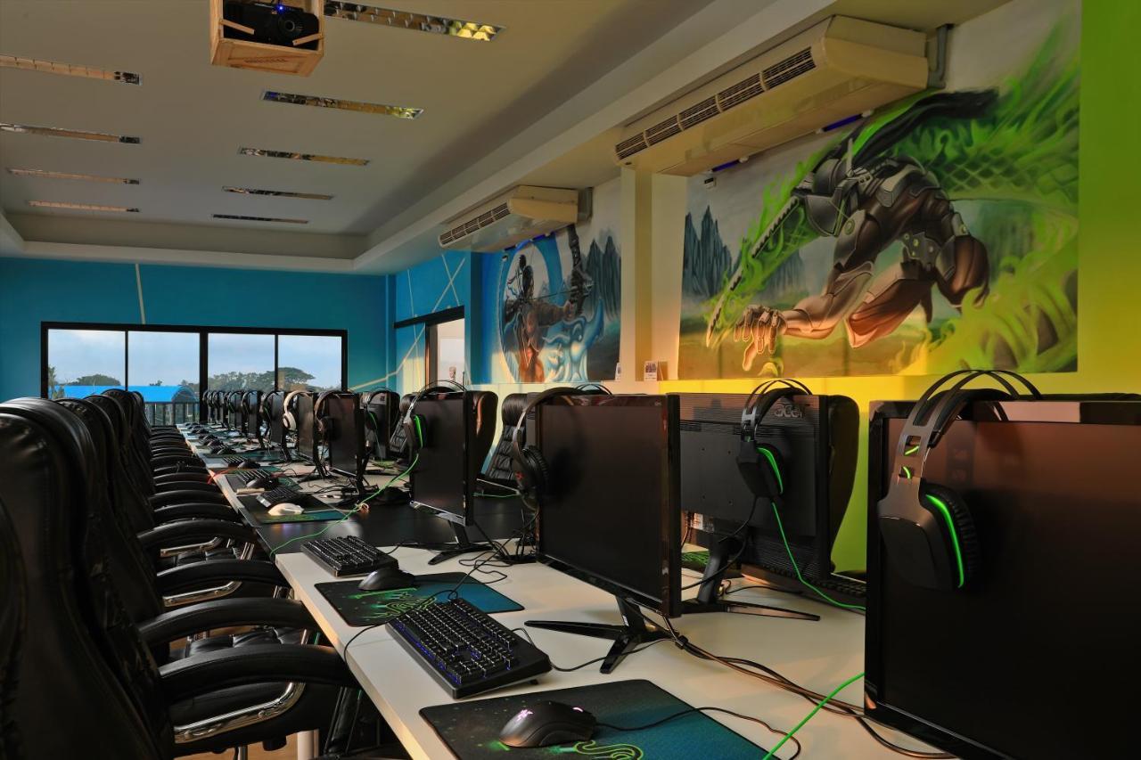 Gamers Paradise Hotel Csalong Kültér fotó