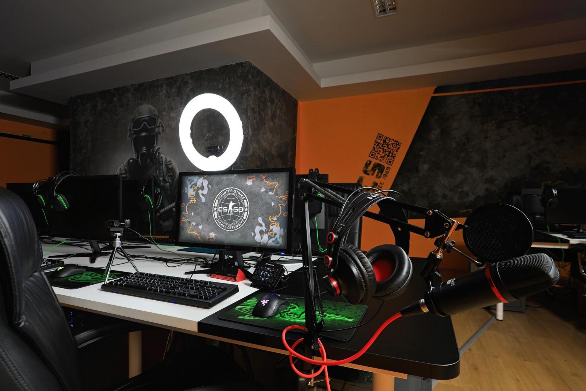 Gamers Paradise Hotel Csalong Kültér fotó